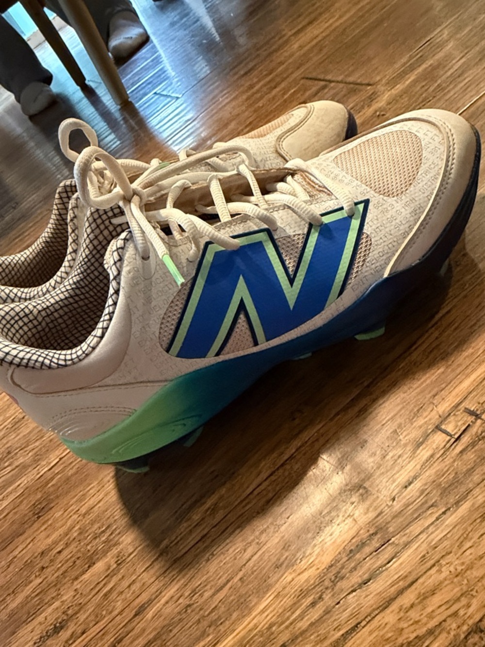 New Balance Mens molded baseball cleats sz 10